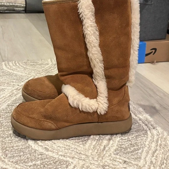 UGG | Shoes | Ugg Womens Tan Suede Boots With Faux Fur  display picture 3